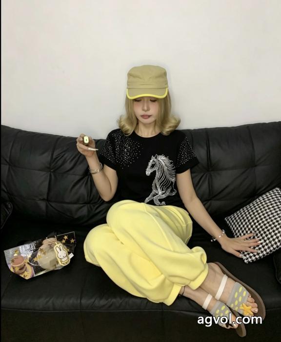 男女兼用らしいシルエット 全体的に調和のある 定番人気商品ブランド コピーHERMESt恤._0_3