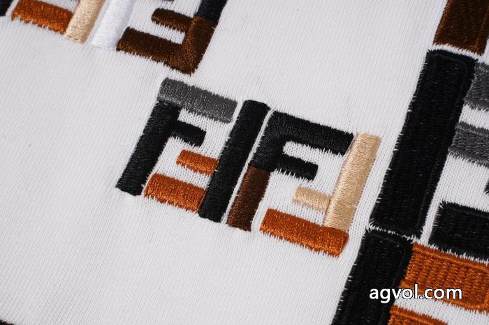 『個性』を表現出来る 人気話題 今季爆発的な人気半袖TシャツFENDI激安 ブランド 通販_0_3