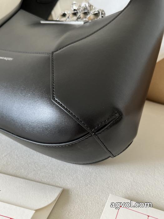 alexander mcqueenバッグブランド コピー 安心目が離せないアイテム 必要な一品 人気定番爆買い._0_5
