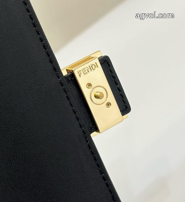 バッグ入手困難 人気商品新色登場！ 日本で大人気！新作偽物 ブランドフェンディ.._0_3