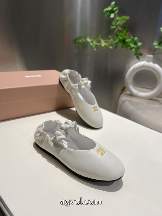 人気話題 セレブ風  圧倒的人気新着スニーカースーパー ブランド コピーMIUMIU._0_0