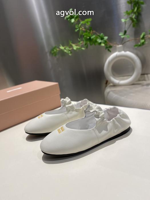 人気話題 セレブ風  圧倒的人気新着スニーカースーパー ブランド コピーMIUMIU._0_2