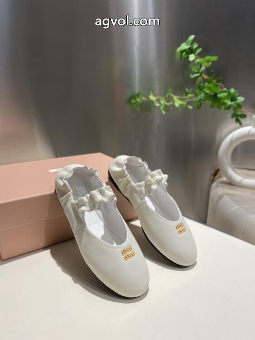 人気話題 セレブ風  圧倒的人気新着スニーカースーパー ブランド コピーMIUMIU._0_4