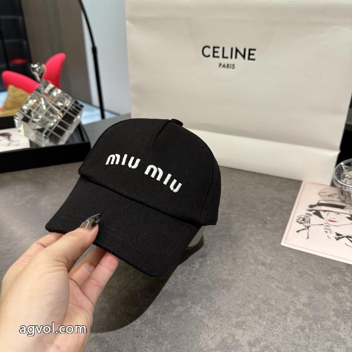 アクティブシーンに欠かせない存在 ストリートに溢れるウェア 存在感があるMIUMIUスーパー コピー ブランド 通販帽子._0_3