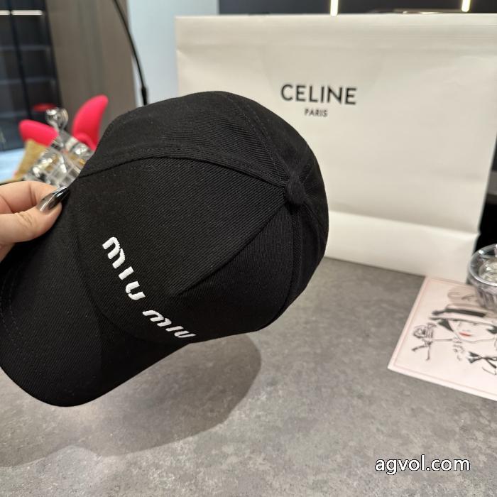 アクティブシーンに欠かせない存在 ストリートに溢れるウェア 存在感があるMIUMIUスーパー コピー ブランド 通販帽子._0_5