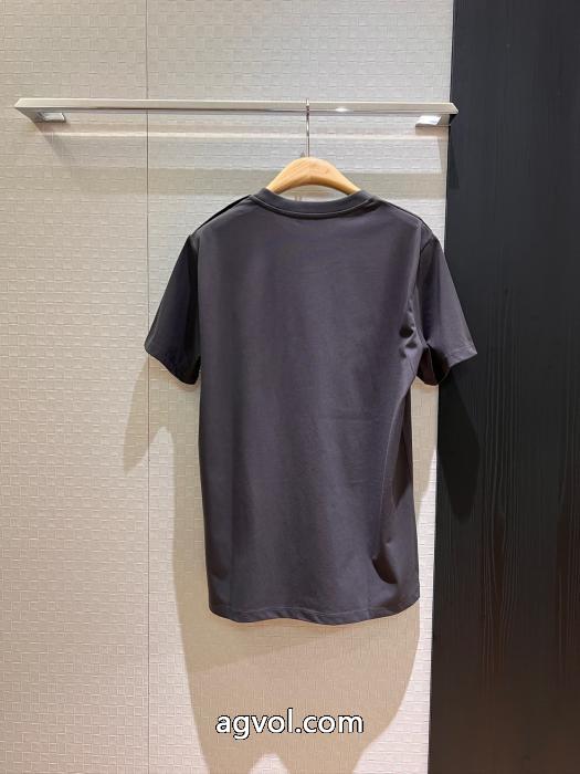 今年人気定番 今季はファション感漂う 涼しげな印象の半袖TシャツBALMAINブランド 偽物 激安 通販_0_0