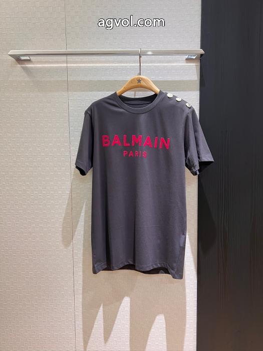 今年人気定番 今季はファション感漂う 涼しげな印象の半袖TシャツBALMAINブランド 偽物 激安 通販_0_1