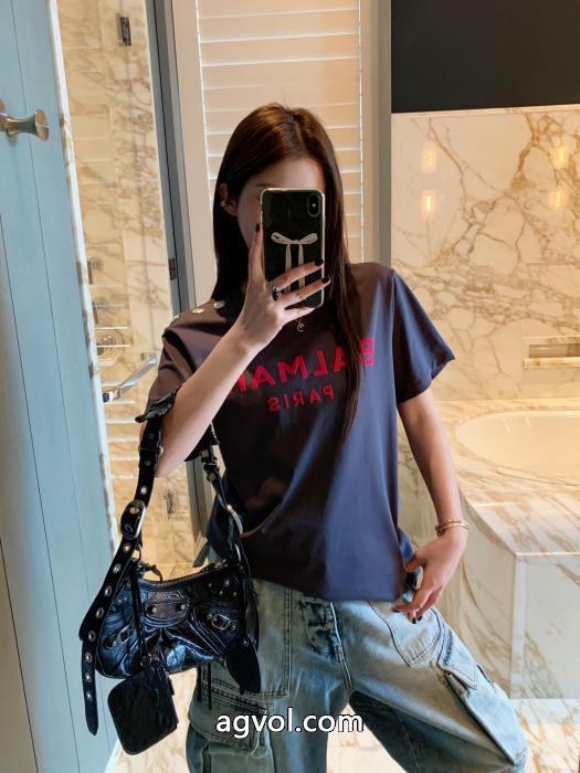 今年人気定番 今季はファション感漂う 涼しげな印象の半袖TシャツBALMAINブランド 偽物 激安 通販_0_2