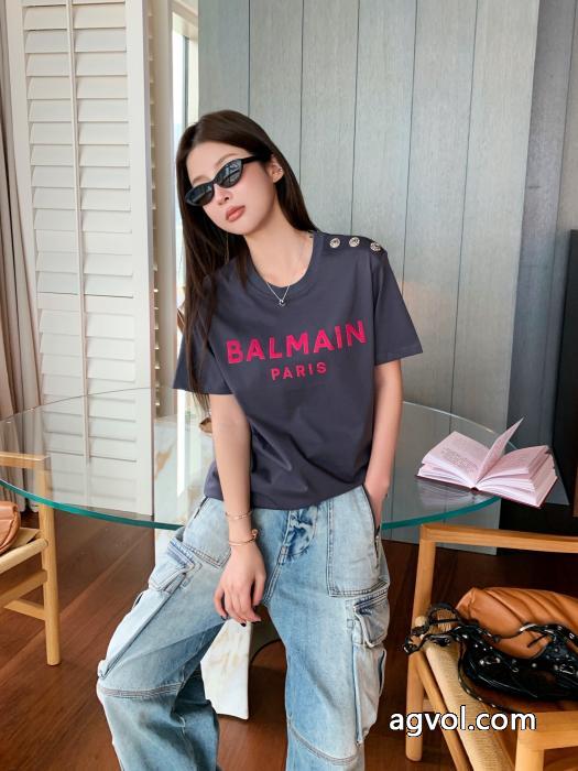 今年人気定番 今季はファション感漂う 涼しげな印象の半袖TシャツBALMAINブランド 偽物 激安 通販_0_4
