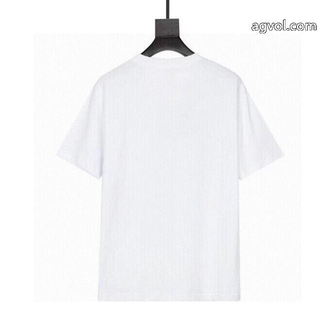 コピー 商品 ブランドFENDI即発送可 2026新作も続々登場! 最旬のスタイル半袖Tシャツ_0_0