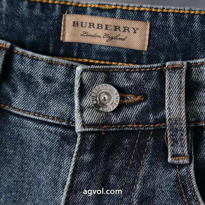 ブランド コピー 通販BURBERRYジーンズ高級感を演出する 肌触りがとても良い 洗練デザイン_0_3