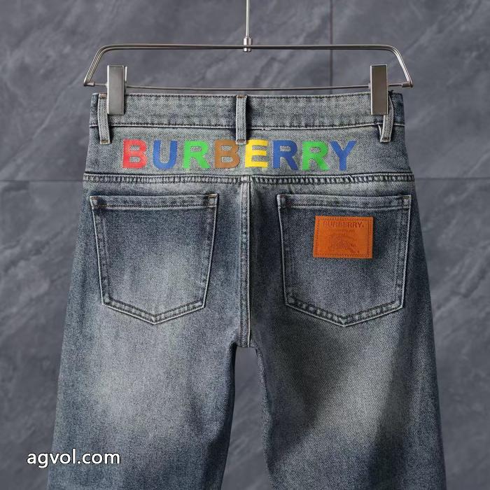 ブランド コピー 通販BURBERRYジーンズ高級感を演出する 肌触りがとても良い 洗練デザイン_0_4