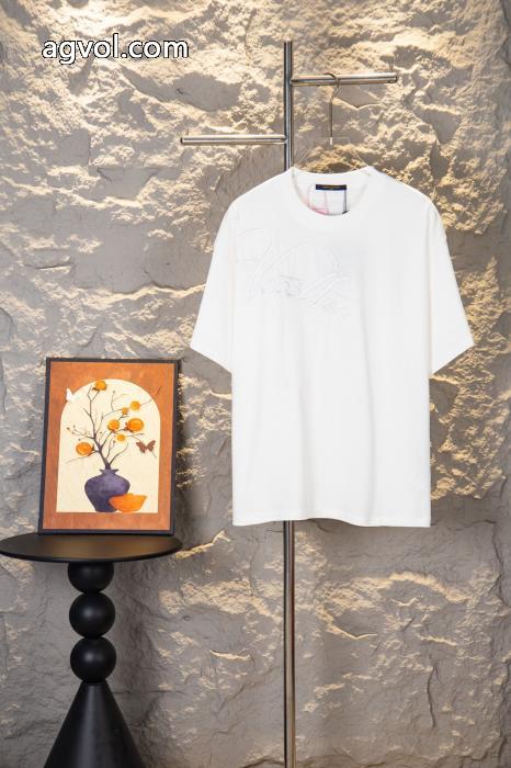 大人の定番 日本未入荷 注目の春ファッション一番スーパー ブランド コピー半袖TシャツLOUIS VUITTON_0_2