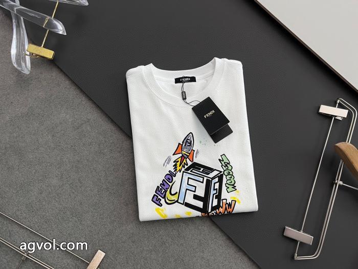 2026新作大注目 大注目 スタイルアップ見えなシンプル半袖TシャツFENDI偽 ブランド _0_3