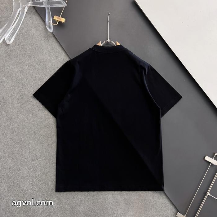 激安 セール価格でお得 2026年トレンド感が強い半袖Tシャツブランド 品 スーパー コピーPRADA_0_1