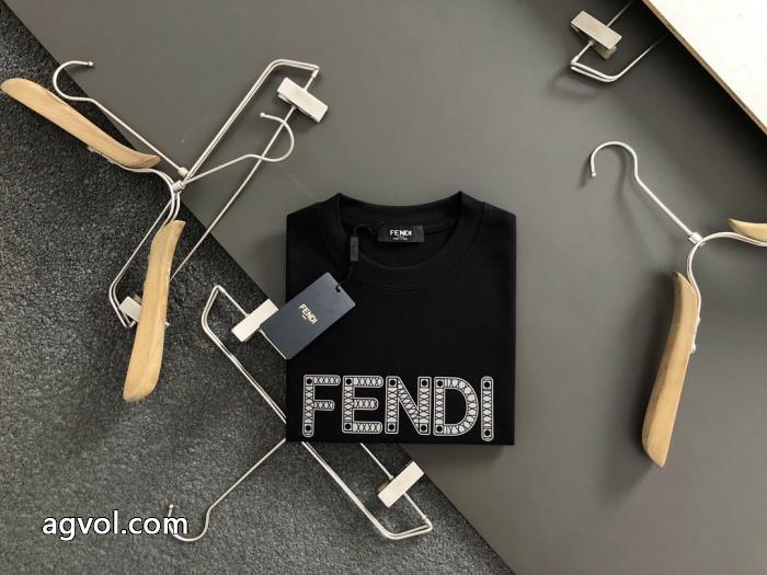 ブランド コピー 優良店FENDI半袖Tシャツ格安！     最新作期間限定セール 低単価で挑戦しやすく_0_4