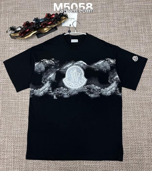 半袖Tシャツ最前線に注目 様々なシーンに セールで嬉しい入荷MONCLERコピー 商品 通販_0_4