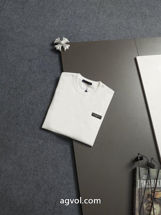 雑誌掲載アイテム  新品入荷 NEW大変素敵ブランド スーパー コピー 店舗半袖TシャツLOUIS VUITTON_0_0