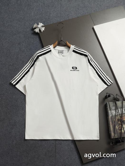 ブランド スーパー コピー 通販数量限定 限定特価 足下注目してくれるbalenciaga半袖Tシャツ_0_2
