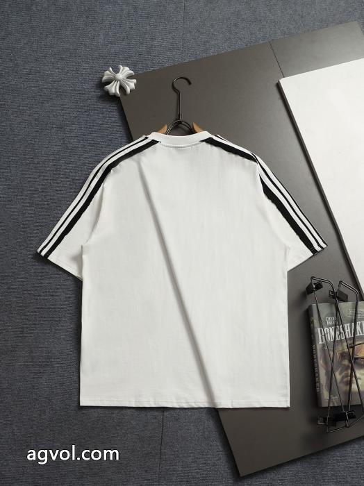 ブランド スーパー コピー 通販数量限定 限定特価 足下注目してくれるbalenciaga半袖Tシャツ_0_4