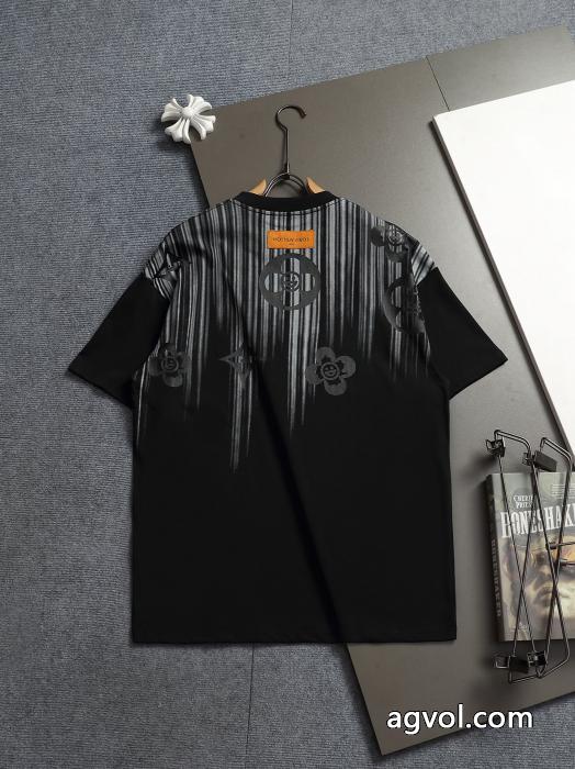 コピー 品 ブランドLOUIS VUITTON2026年新作再入荷 圧倒的人気アイテム 26AWの最新アイテム半袖Tシャツ_0_2