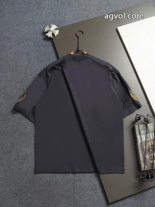 バレンシアガスーパーコピー2026半袖Tシャツ大人のブランド 魅力的 高級感も漂い_0_2
