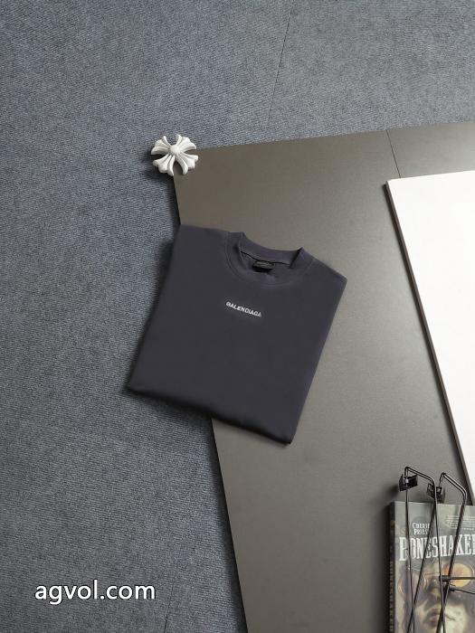 バレンシアガスーパーコピー2026半袖Tシャツ大人のブランド 魅力的 高級感も漂い_0_3