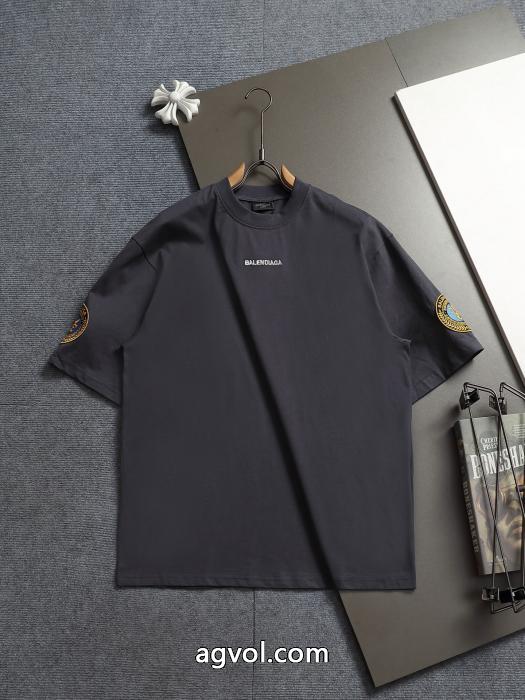 バレンシアガスーパーコピー2026半袖Tシャツ大人のブランド 魅力的 高級感も漂い_0_4