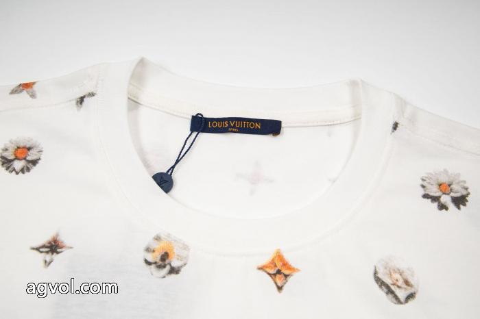 全国無料お買い得 限定激安 2026 お手頃!オシャレLOUIS VUITTON半袖Tシャツブランド コピー 品_0_1