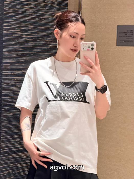 超人気高品質 季節をまたい新作アイテム 超激得LOUIS VUITTONブランド コピー半袖Tシャツ_0_2