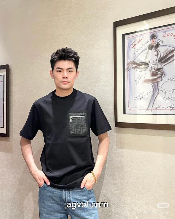 唯一無二の存在 日本即完売予想 お気に入りの上品スーパー コピー 通販FENDI半袖Tシャツ_0_4