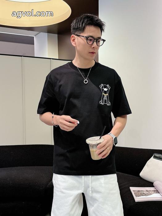 ブランド コピー 販売話題沸騰中  抜群の人気を集め 人気商品再入荷FENDI半袖Tシャツ_0_2