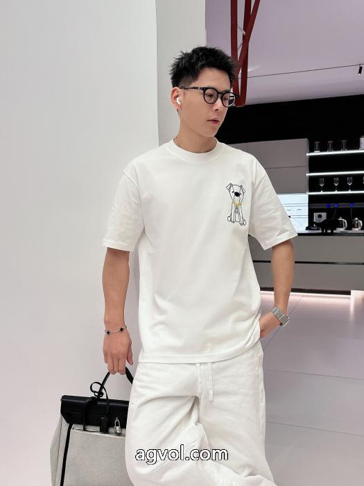 ブランド コピー 販売話題沸騰中  抜群の人気を集め 人気商品再入荷FENDI半袖Tシャツ_0_3
