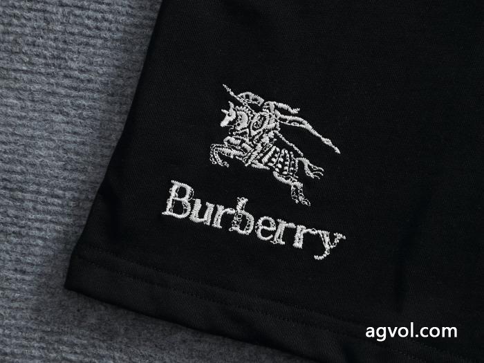 半袖TシャツBURBERRYお洒落 著名人の着用 有名人の愛用品ブランド スニーカー 激安_0_4