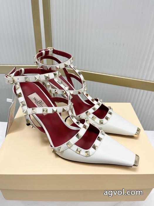 予約完売品 海外限定 スタイリッシュなデザインブーツヴァレンティノブランド 偽物 激安.._0_0