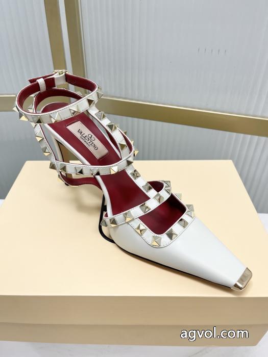 予約完売品 海外限定 スタイリッシュなデザインブーツヴァレンティノブランド 偽物 激安.._0_3