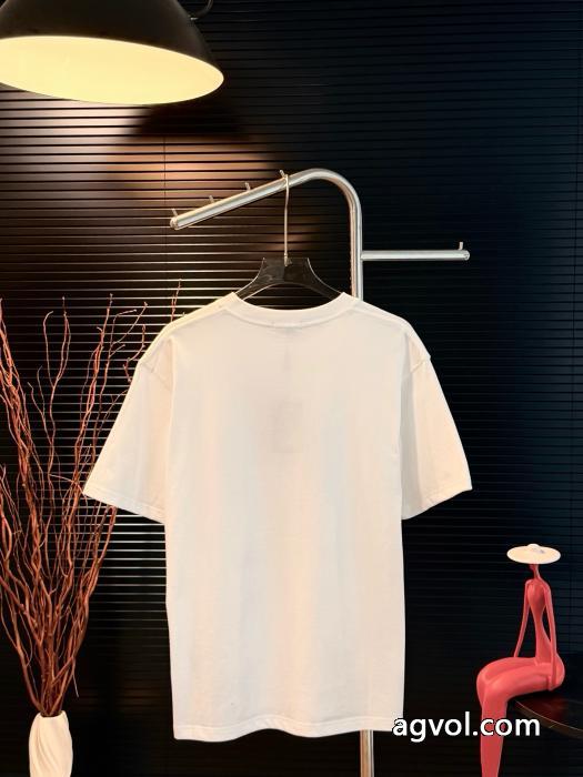 お洒落で人気アイテム 2026最新入荷 高級感漂う半袖Tシャツブランド コピー 優良店バレンシアガ_0_1