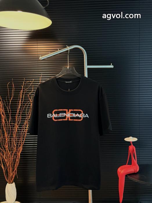お洒落で人気アイテム 2026最新入荷 高級感漂う半袖Tシャツブランド コピー 優良店バレンシアガ_0_3