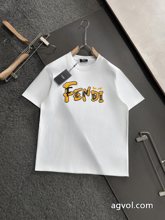 2026SSコレクションに新着 雰囲気が違う 超激得定番半袖TシャツFENDIブランド コピー バック_0_2