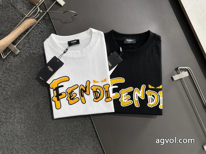2026SSコレクションに新着 雰囲気が違う 超激得定番半袖TシャツFENDIブランド コピー バック_0_4