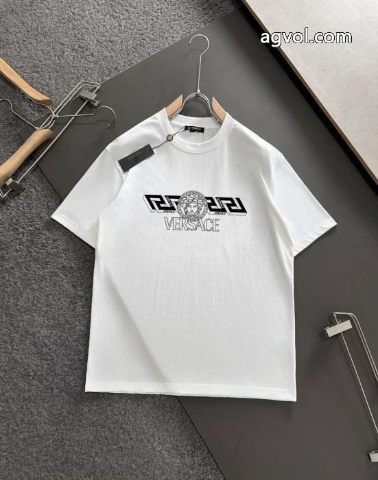ヴェルサーチ半袖Tシャツ最低価格保証 人気な定番アイテム お買い得高品質スーパー コピー  _0_1