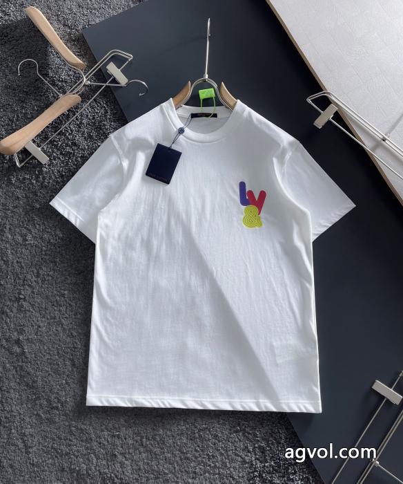 LOUIS VUITTON個性派 2026人気新色が登場 使い勝手のよさが魅力半袖Tシャツブランド フェイク_0_0