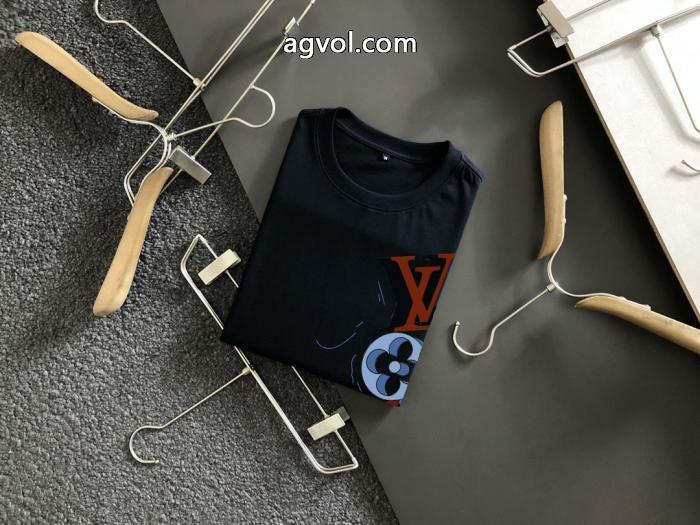 大人気希少！ 爆発的な人気 大人感漂う2026新作ブランド 偽物 激安LOUIS VUITTON半袖Tシャツ_0_0