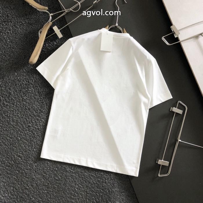大人気希少！ 爆発的な人気 大人感漂う2026新作ブランド 偽物 激安LOUIS VUITTON半袖Tシャツ_0_2