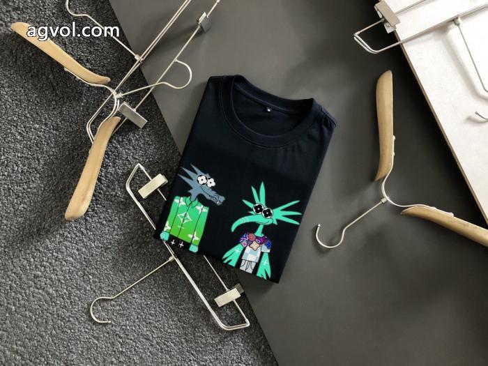 偽 ブランド 販売LOUIS VUITTON雑誌掲載のアイテム 海外直送 2026超人気の最新作半袖Tシャツ_0_0