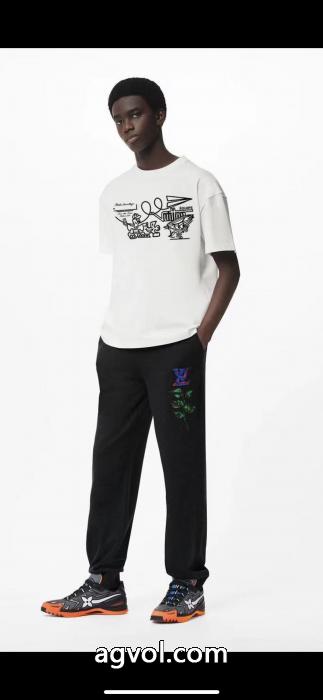 2026限定 男女兼用に人気 肌触りのいい   ロゴ入り新作 コピー ブランド 通販LOUIS VUITTON半袖Tシャツ_0_0