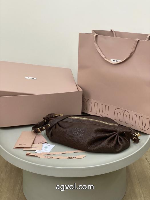 セールでお勧め 特に注目したい やっと見つけた国内即発MIUMIU偽 ブランド 通販バッグ._0_0