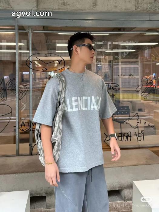 愛らしさ抜群！  これからの季節、大活躍 高いファション性コピー ブランド 優良半袖Tbalenciaga._0_0