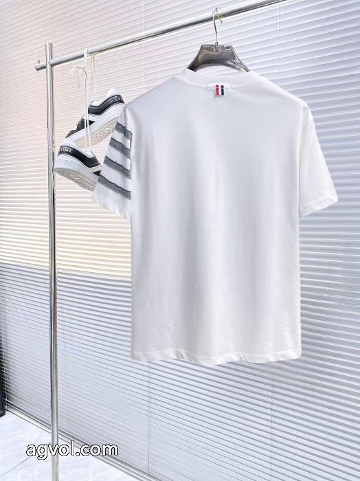 THOM BROWNE偽 ブランド 速達EMS便 ついに登場 限定品2026半袖Tシャツ_0_3