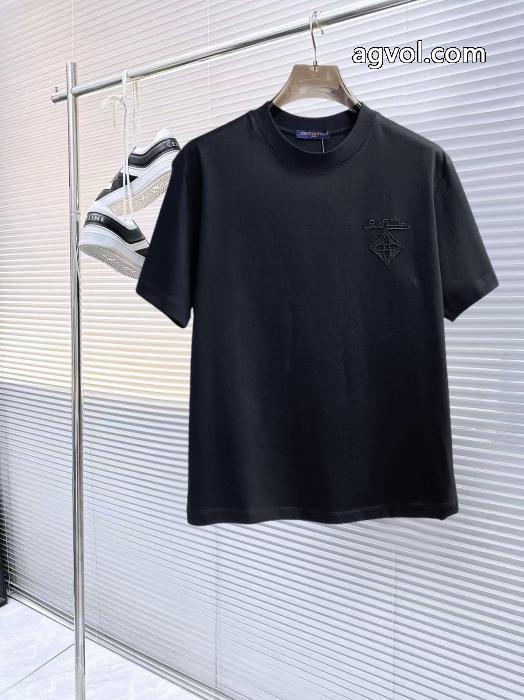 コピー ブランド 販売高級感UP 流行の最前線 高級感のあるデザインLOUIS VUITTON半袖Tシャツ_0_1